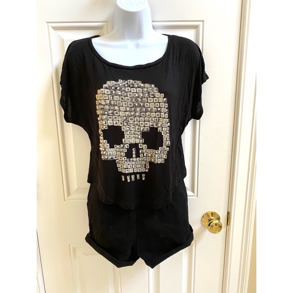 Black Studded Skull Tee 💀